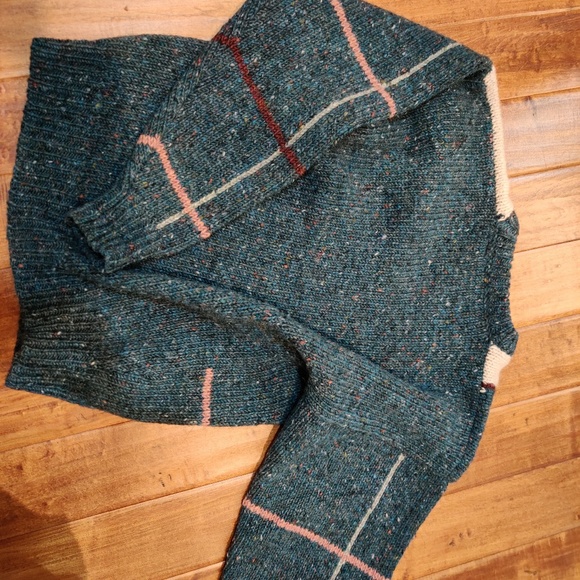 Vintage plaid 100% wool sweater, perfect for fall - Picture 2 of 4